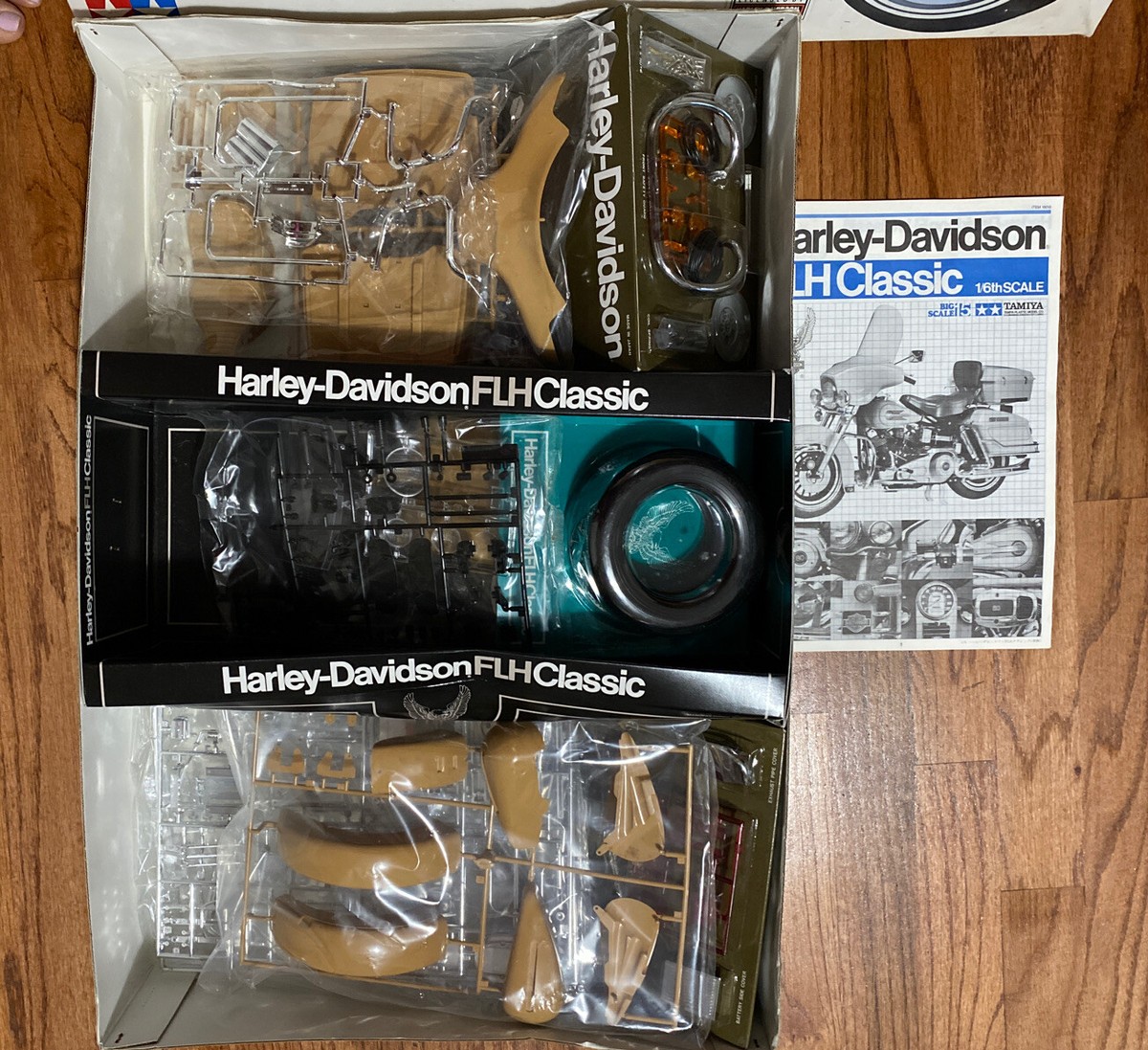 Tamiya 16015 1/6 Scale Harley-davidson FLH Classic for sale