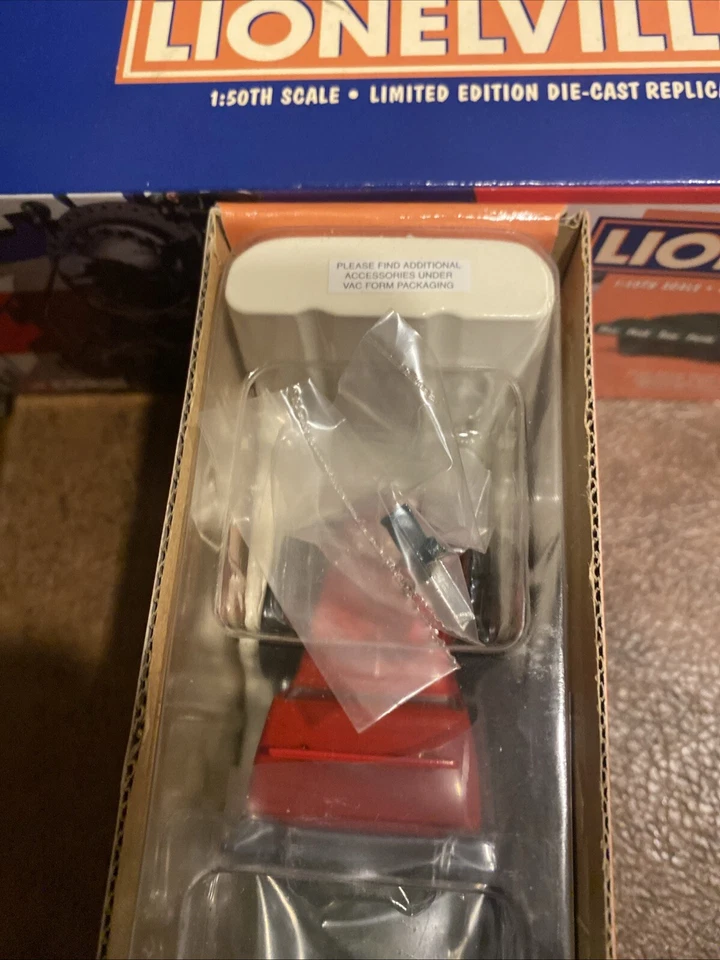 CORGI LIONELVILLE PINE PEAK TREE FARM CHRISTMAS TRUCK .  LIMITED ISSUE. NIB - Image 4 of 4