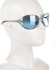 Gafas de sol PRADA 58E de la década de 2000 envolventes ovaladas lentes azules con marcos de metal gris