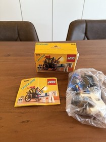 Lego Legoland Knights Set 6016 Knight's Arsenal inc Box, Instructions 1987