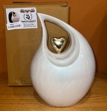 Urn for ashes