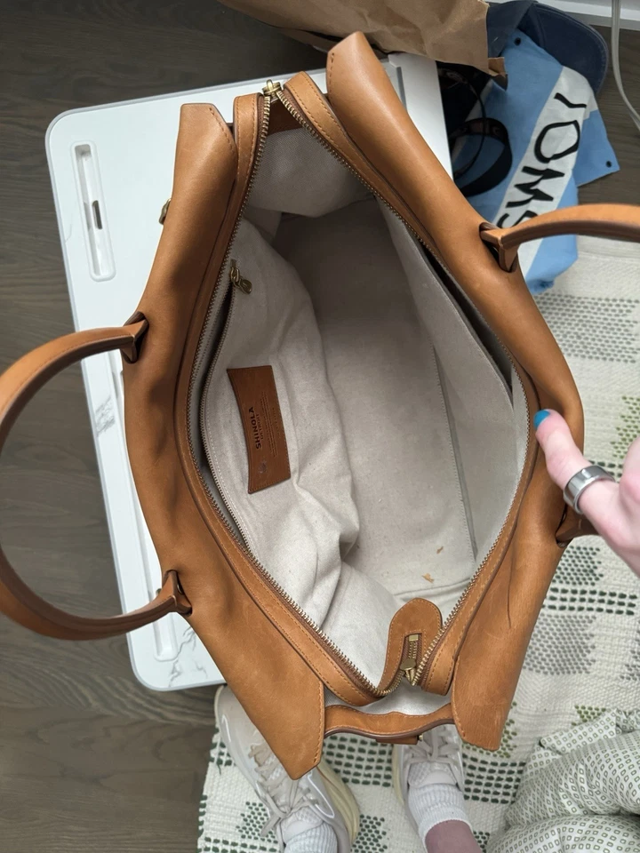 Shinola棕褐色大挎包 原价为995美元。 只用了四次。 — 第 3/4 张图片