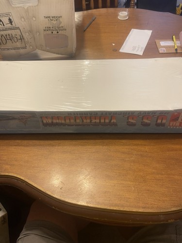 Lindberg USS Yorktown Navy Aircraft Carrier Kit #70826 1:525 Sealed Dented Box - Bild 3 von 3