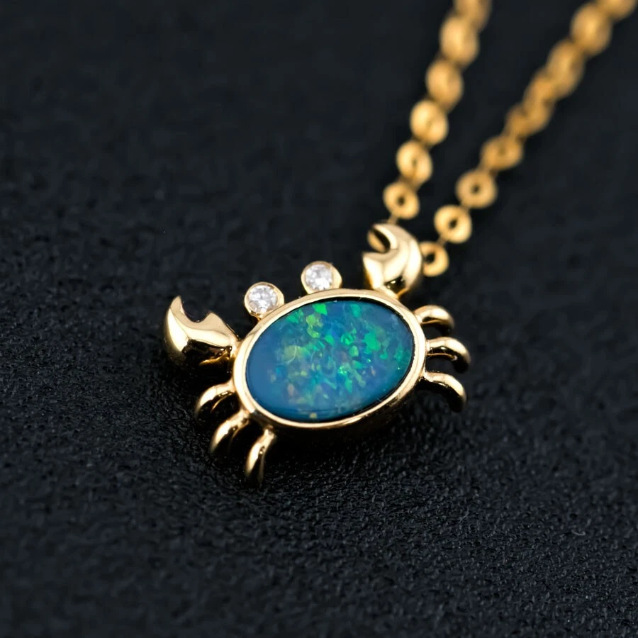 Encantador colgante de ópalo doblete australiano cangrejo con ojos de diamante en oro de 18 quilates Foto 2 de 4