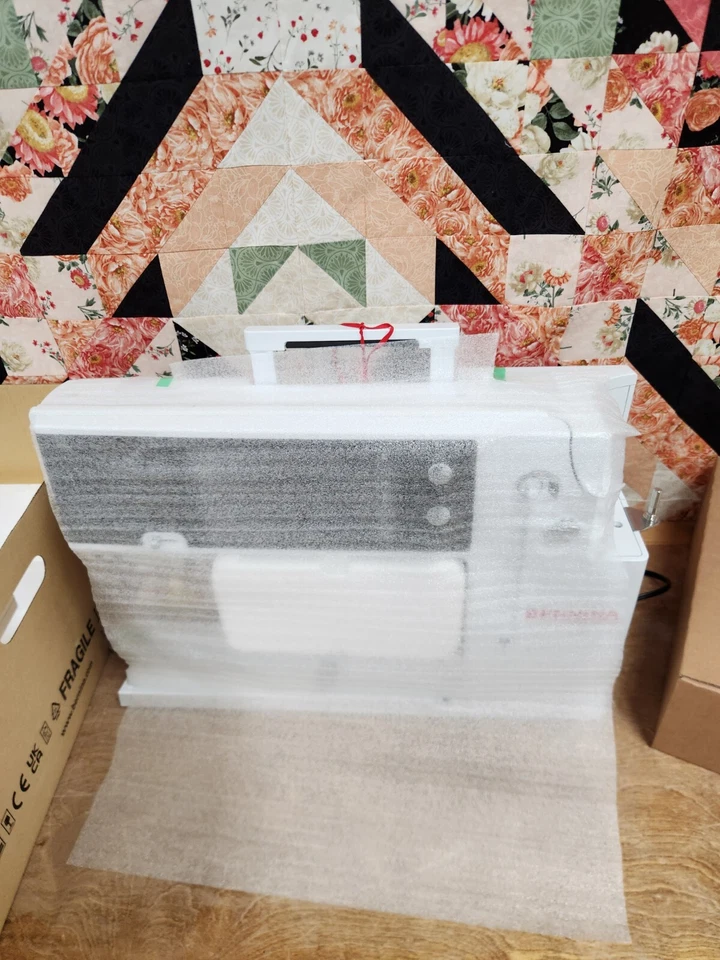 BRAND NEW! Bernina 880 Plus Package w/ V9 DESIGNER PLUS & JUMBO HOOP, ALL NIB!! - Image 4 of 4