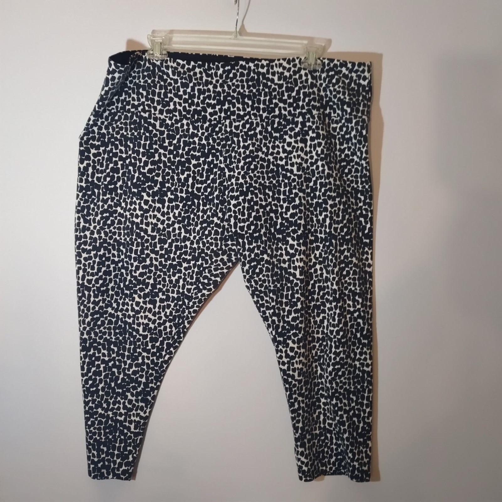 Black/White Animal Print High-Waisted Leggings-Women Stretchy Fabric-SIZE:3X