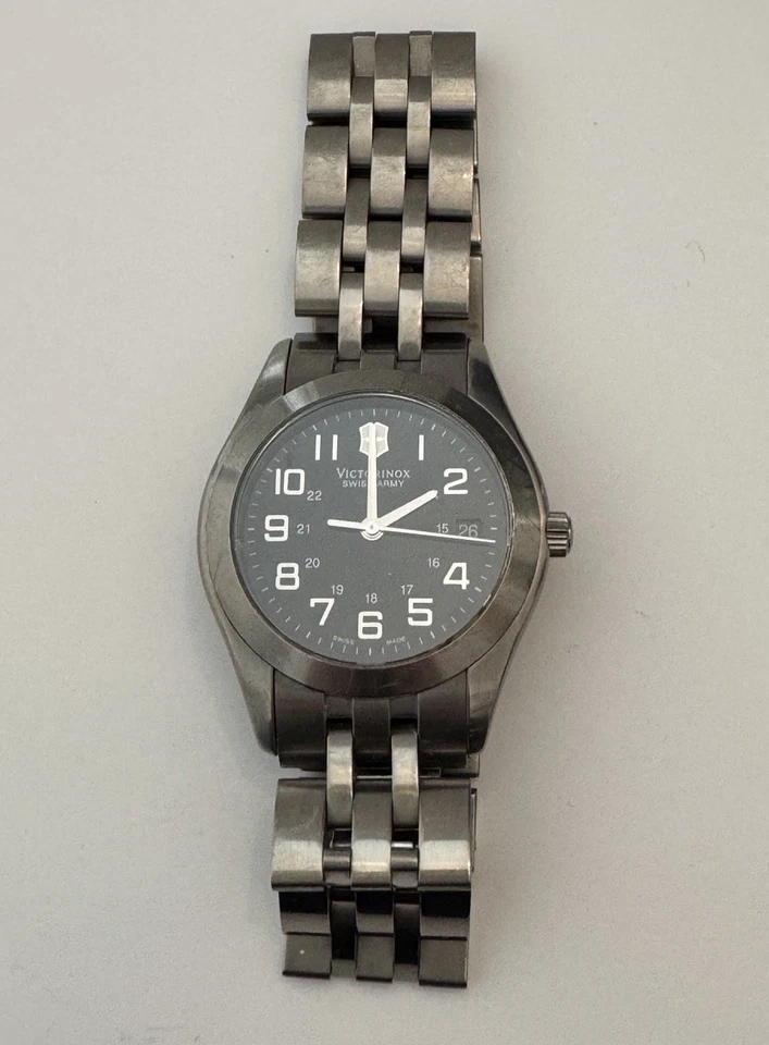 Victorinox Ejército Suizo ~ Reloj Hombre ALLIANCE TITANIUM ~ Cristal Zafiro + Pulsera Ti Foto 2 de 4