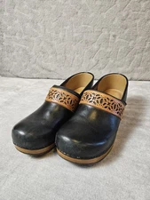 Dansko XP 2.0 Women’s Clogs Black Leather Cutout Brown Strap Size 42 – Damage