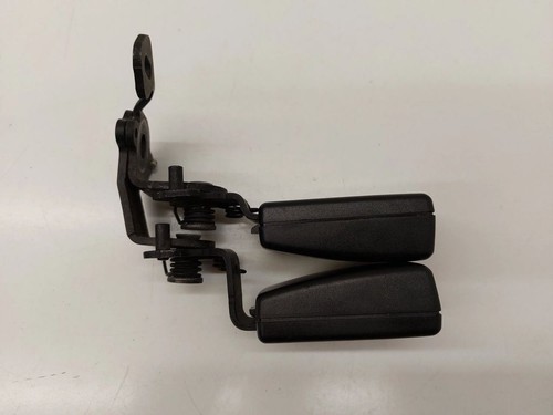 Volkswagen Golf VII 2014 Heck Mittel Gürtel Schnalle (Heck) 8V0857739A ROC8892