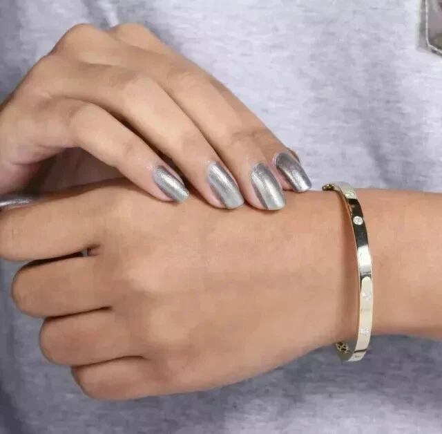 Brazalete brazalete redondo de diamantes para mujer de 4,00 quilates enchapado en oro amarillo de 14 k Foto 2 de 4