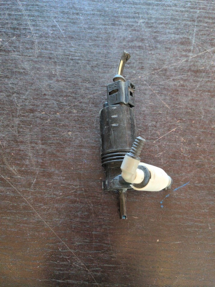 MERCEDESBENZ C240 WINDSHIELD WASHER PUMPU 0165454626 20012005 OEM eBay