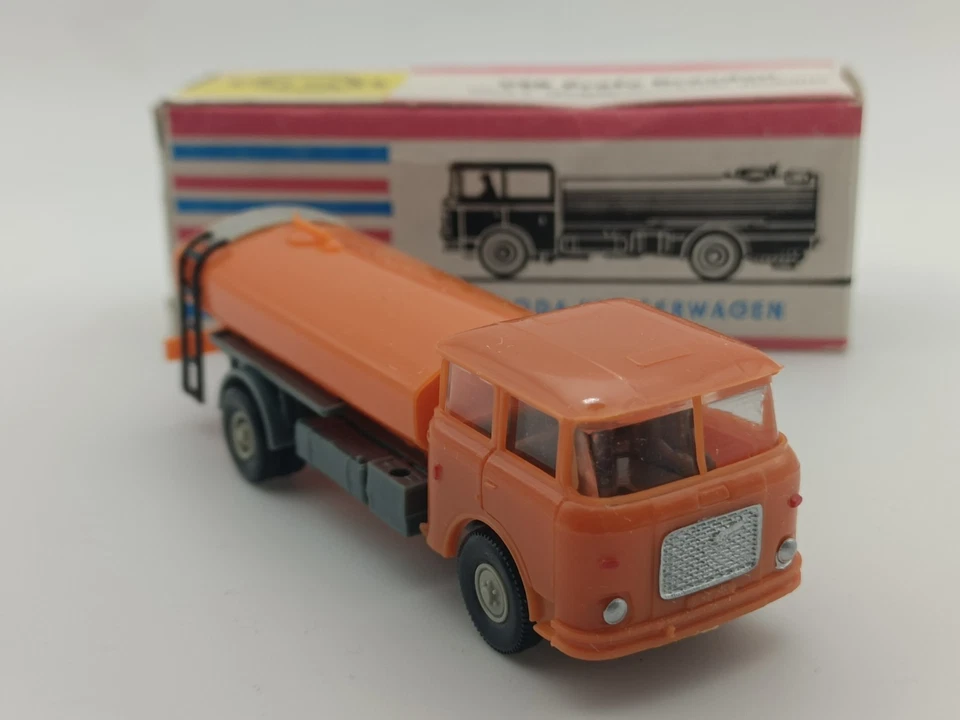 Cisterna vintage Premot NRD Skoda Liaz 706 escala 1:87 H0 Foto 2 de 4