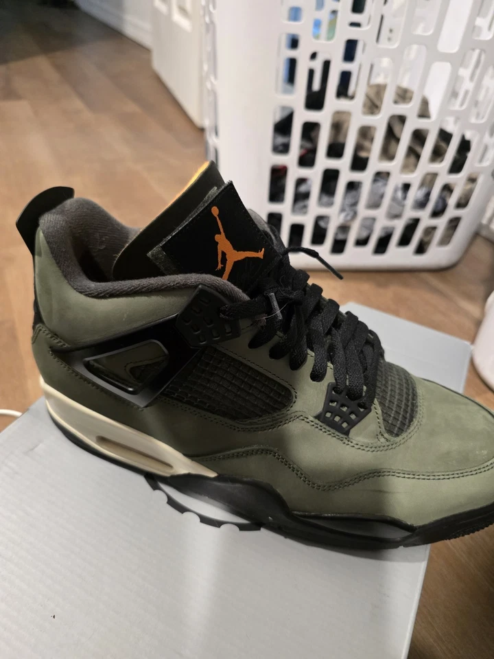 Air Jordan 4 Undefeated 2025 Foto 4 de 4