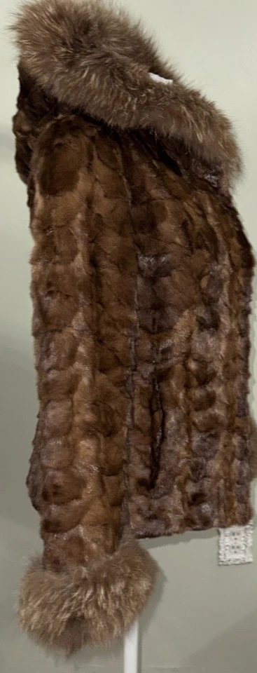 Brown short Real mink Fur jacket with extra large hood and real fur trim - Image 4 of 4