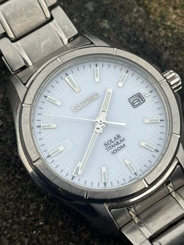 Seiko Solar Titanium Mens Vintage Watch Date Silver Tone Black V157-0AF0