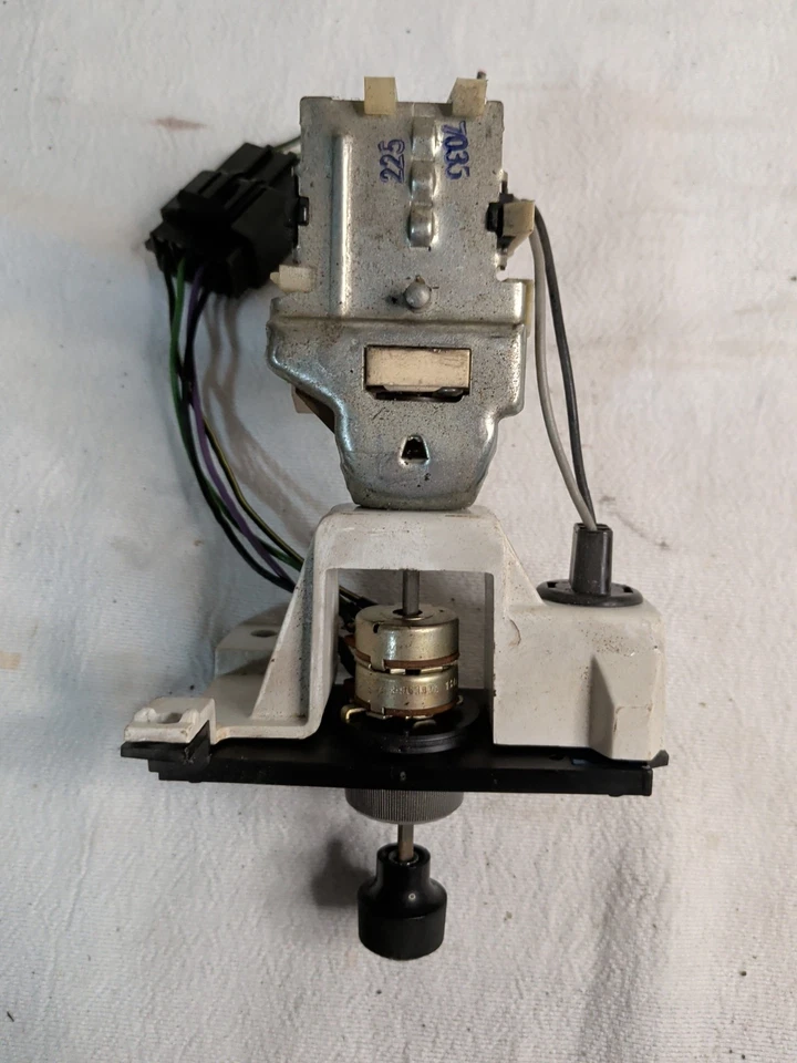 Cadillac Deville Eldorado Seville Sentinel 1977-1979 faro tablero interruptor bisel Foto 4 de 4