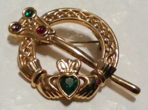 Authentic IRISH Claddagh CELTIC Penannular Gold Plated Love/Heart/Crown Crystal Brooch/Pin