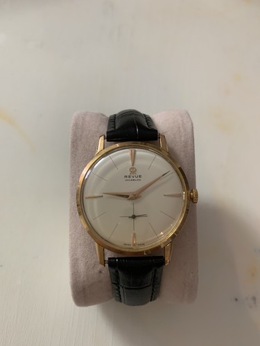 Revue Uhr