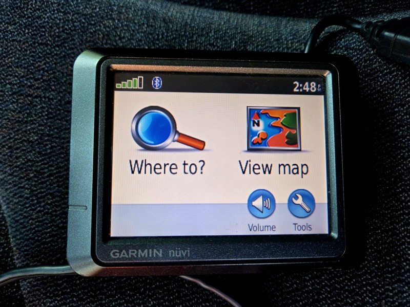 Garmin nuvi 275 3.5" Portable Car GPS Navigator Bluetooth HandsFree Map Bundle