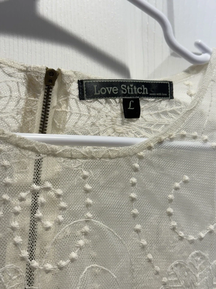 Top de mujer Love Stich talla grande mangas de campana de encaje Foto 3 de 4