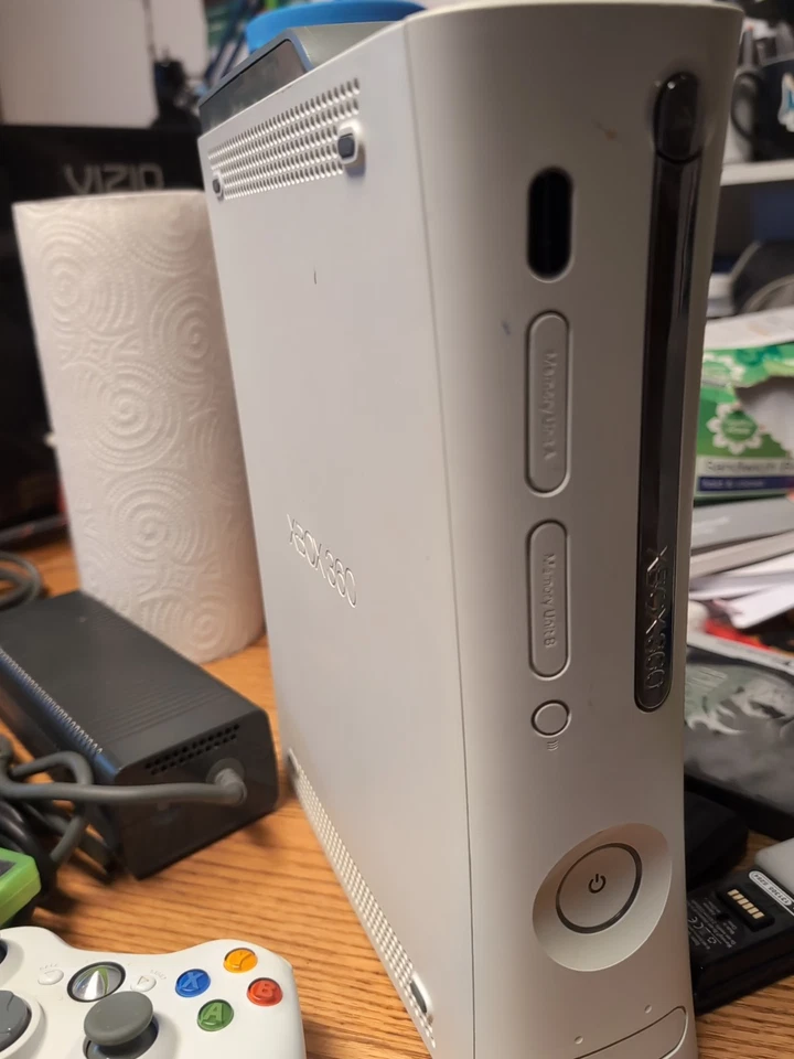 Microsoft XBox 360 Bundle Console White 4 Games, Cords, and 1 Controller 60gb - Image 3 of 4