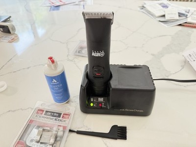 Andis Cordless Horse/Dog Grooming Clippers AGR+/BGR+ with charging base 