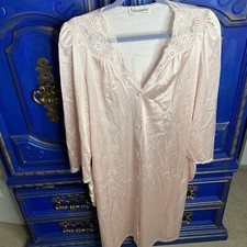 VTG Vassarette Night Gown Robe Baby Pink Satin Button Up W/ Pockets Medium
