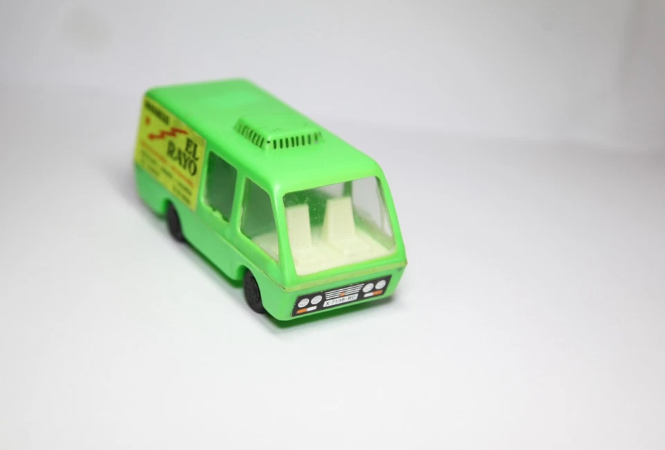 Furgoneta de plástico modelo vintage Mudanzas El Rayo - ¿años 70? Foto 4 de 4