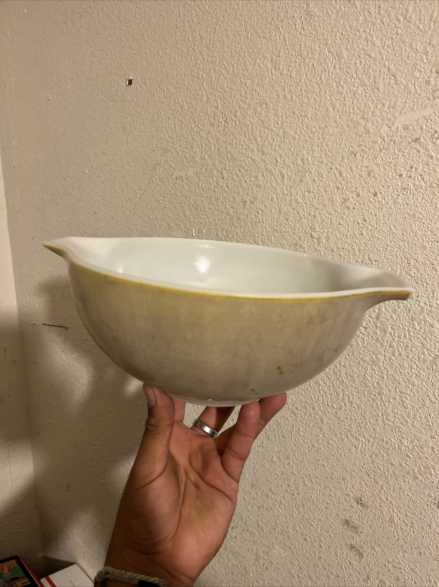 Vintage #443 PYREX Solid Yellow Cinderella Nesting Mixing Batter