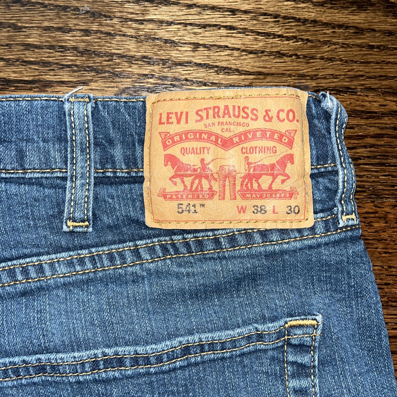 Levi's 541 Jeans Men's 37 X 28 Med Wash Blue Denim Athletic Fit Relaxed Stretch - View 11