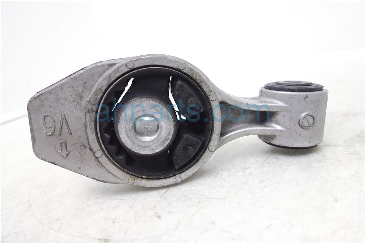 2013-2020 Nissan Pathfinder Awd 3.5L Engine Torque Rod Mount 11350