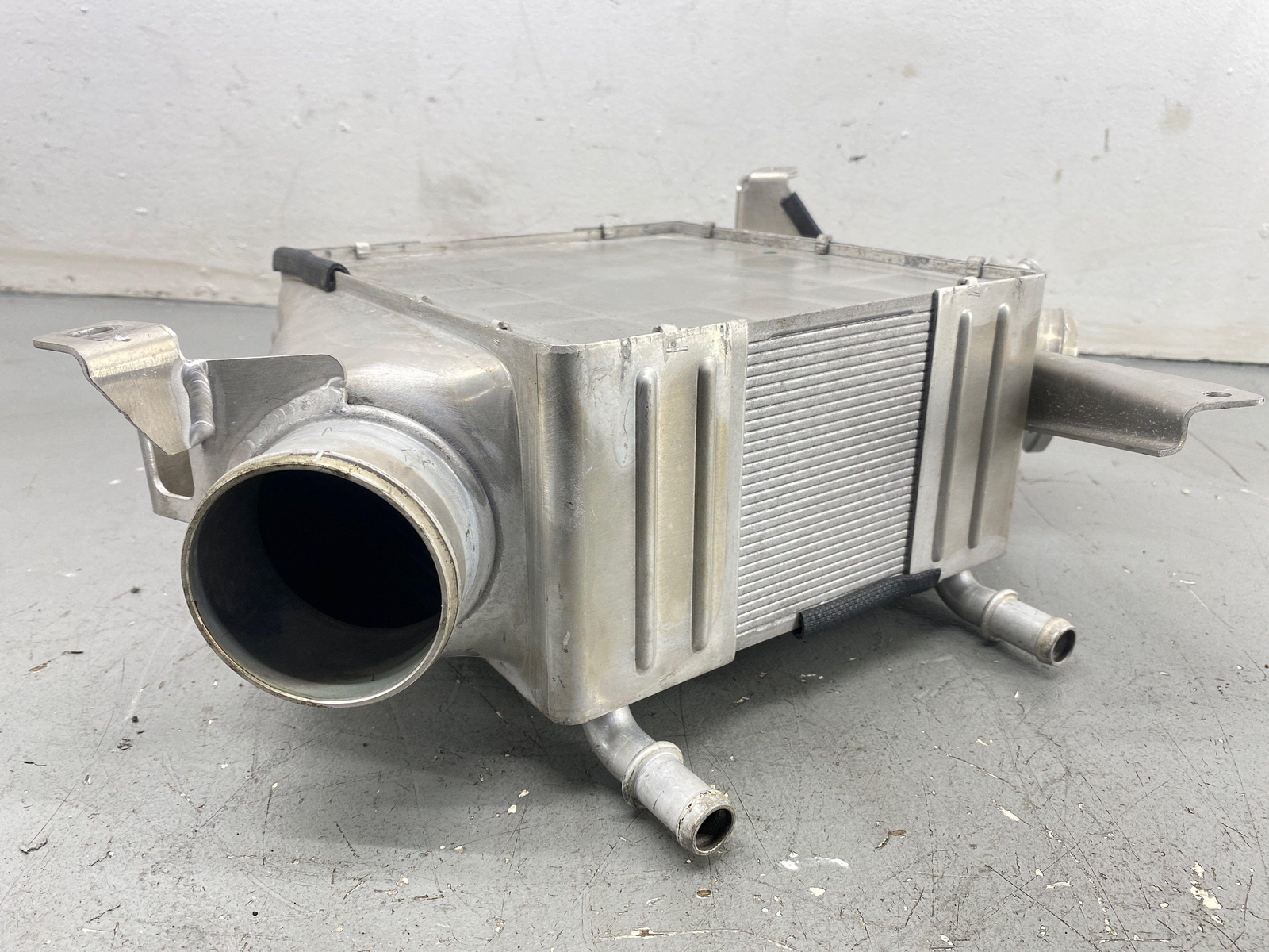 2020-2023 MCLAREN GT 4.0L ENGINE LEFT COOLING INTERCOOLER 14F0556CP OEM 2021