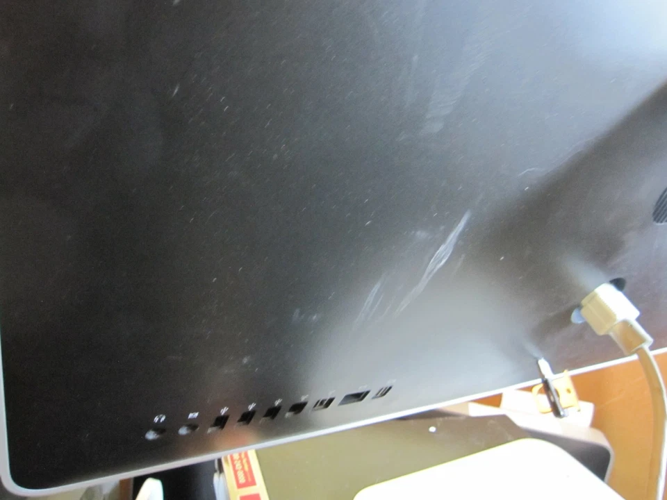 Apple iMac 24-Inch "Core 2 Duo" 3.06 (Early 2008), 500GB HD, 4GB RAM, OS 10.8 - Image 3 of 4