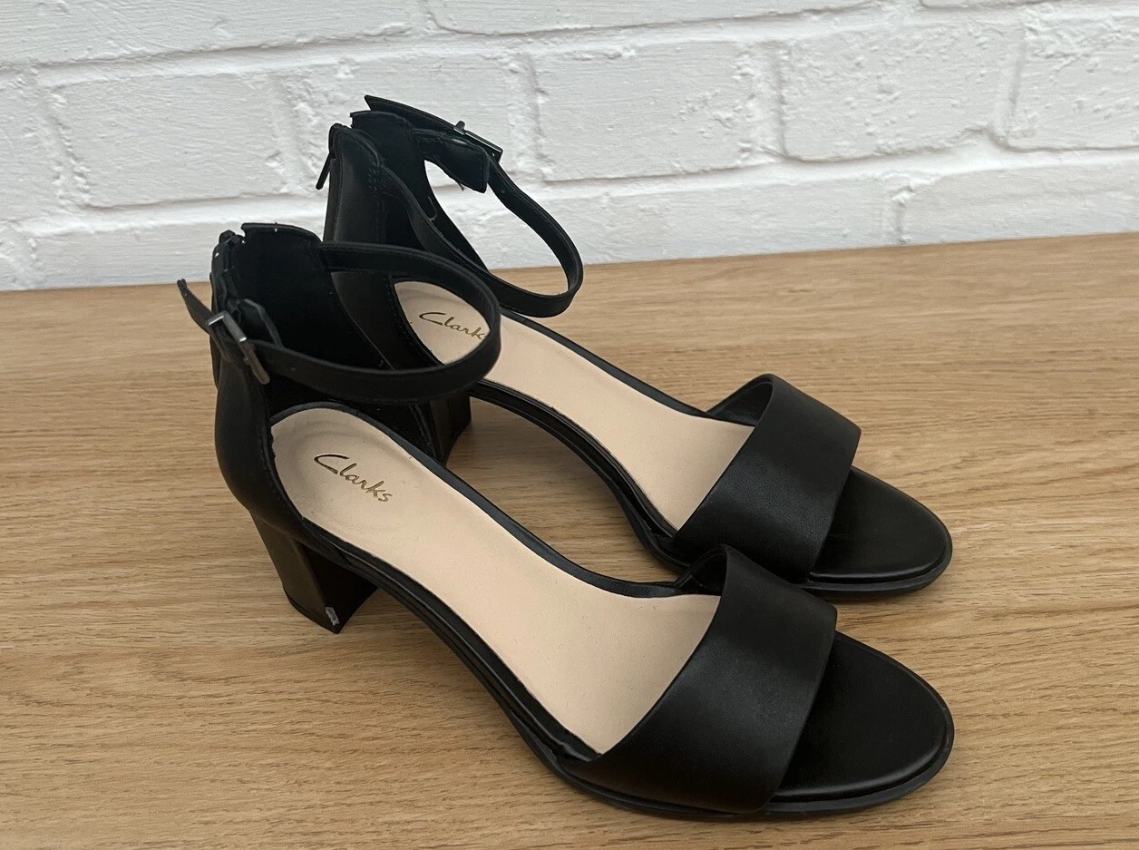 Sandali Clarks neri in pelle UK 5 5 D fit tacco a blocco stappy appena lì