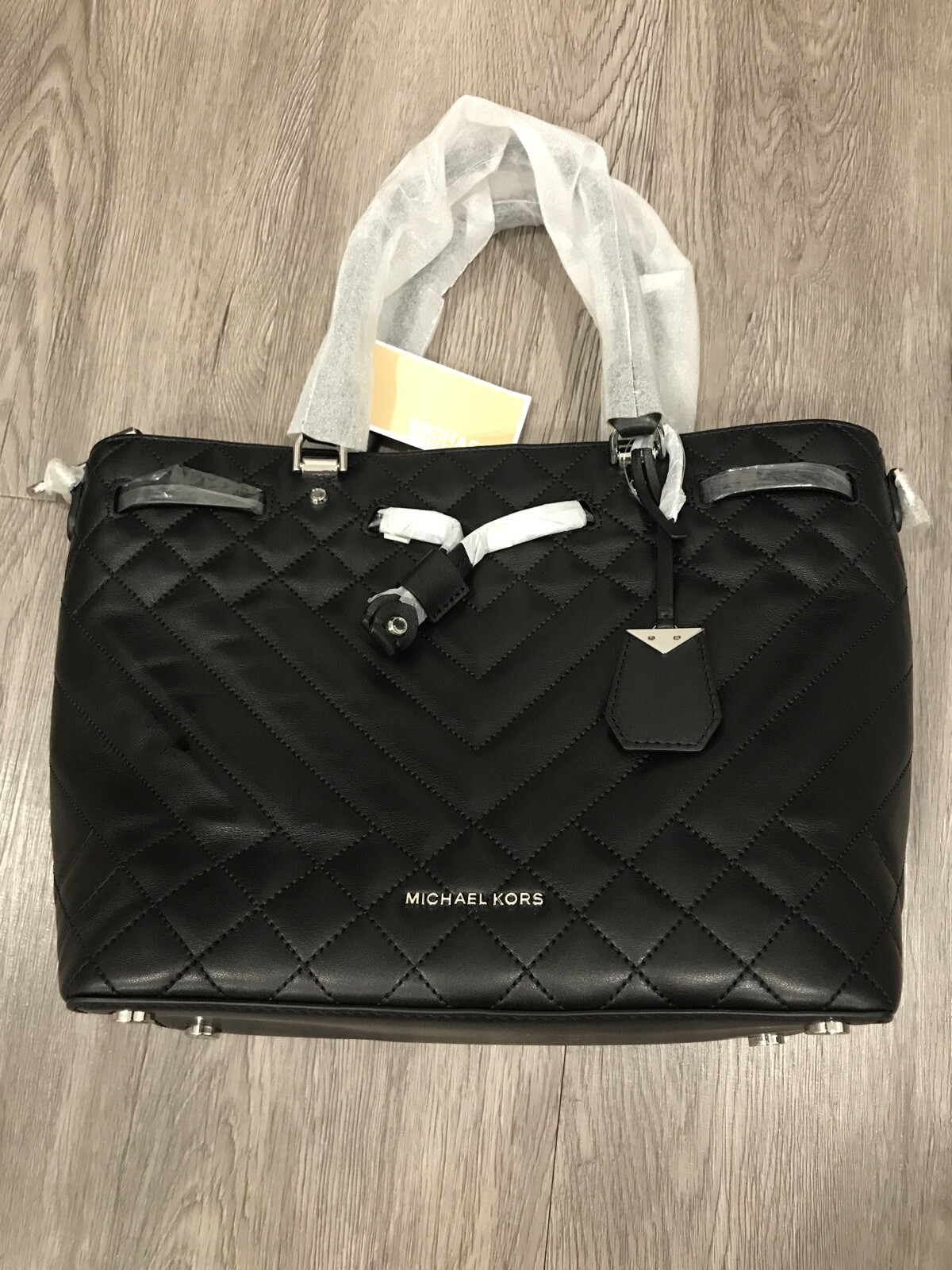 michael kors blakely medium quilted leather bucket bag