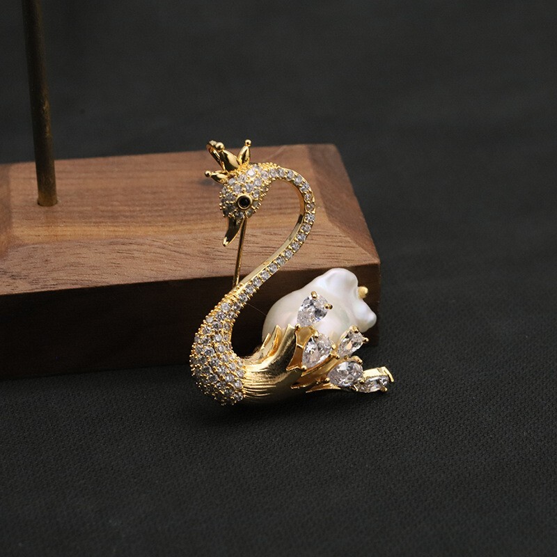 D17 Gold Plated Brooch Majestic Swan With Large Baroque Pearl