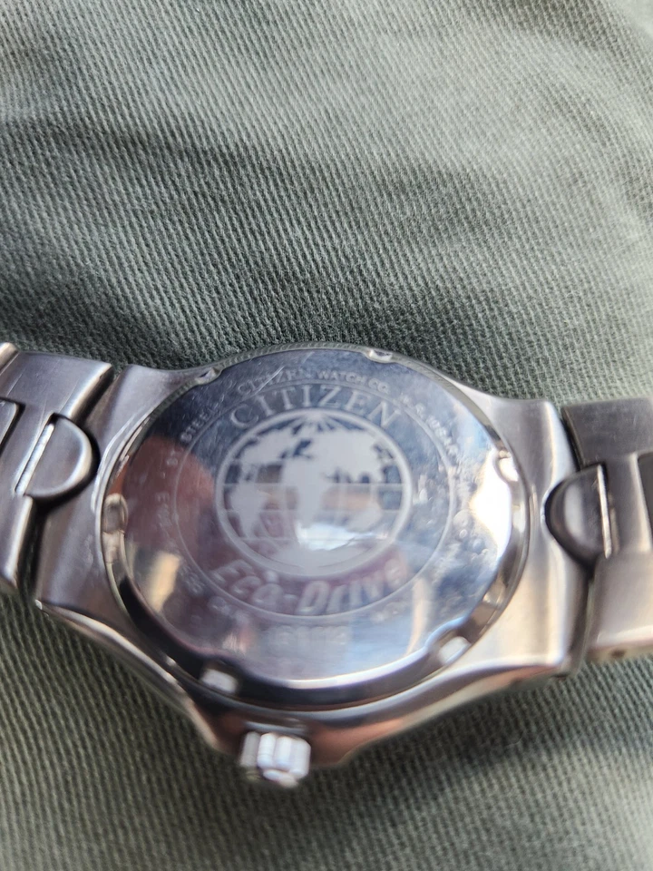 Citizen Eco Drive Men's Watch E100-k17535 - Image 3 of 4