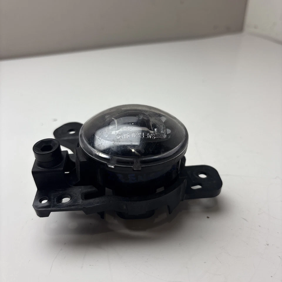 Faro antiniebla Buick Encore 2022 lado derecho 42737708 OEM Foto 2 de 4