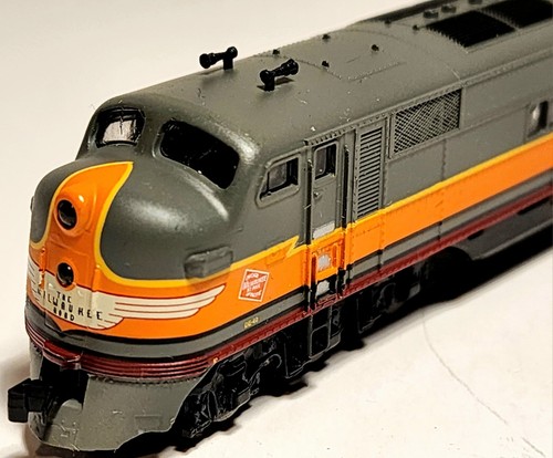 Life-Like N Scale MILWAUKEE ROAD E-7A Loco 17A #7037 BRAND NEW IN BOX-SCARCE - Picture 10 of 21
