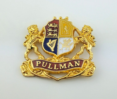 VTG ENAMEL PULLMAN CAR COMPANY SHIELD RAILWAY TRAIN COACH CAP/LAPEL BADGE c1960s