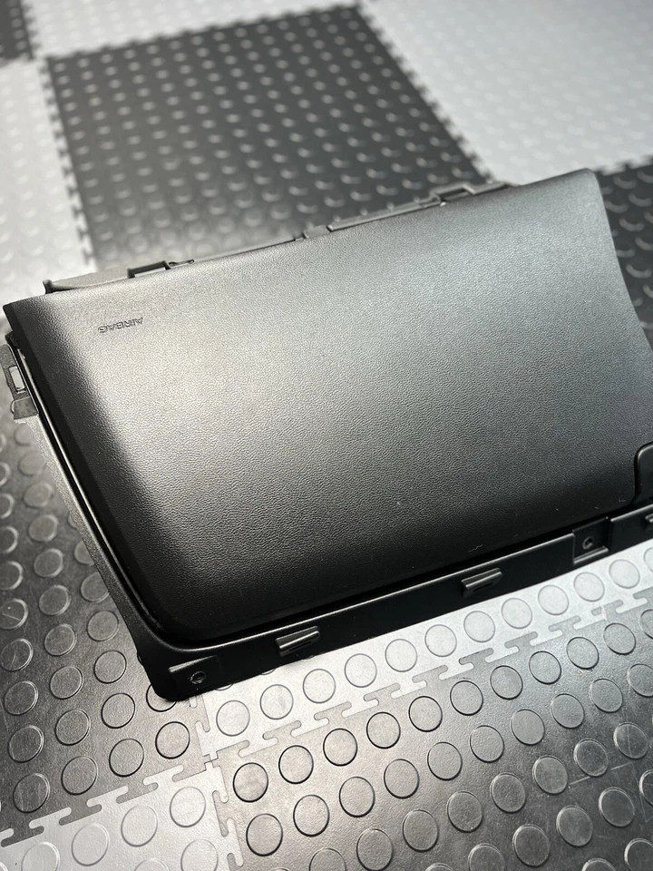 Ford Mustang GT 2017-2021 guantera compartimentos de almacenamiento OEM Foto 2 de 4