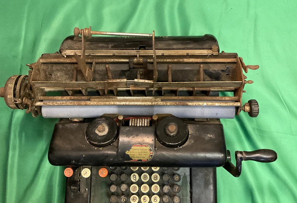 VTG BURROUGHS ADDING MACHINE CALCULATOR HAND CRANK - For Part’s Or Not Work - Image 4 of 4