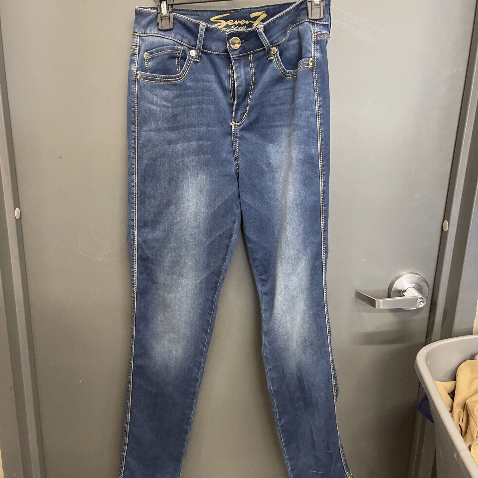 Women’s Seven Blue High Rise Skinny Jeans Sz 8 - image 1