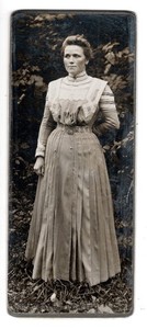 CdV foto donna abito moda ritratto all'aperto 1900 circa C3236