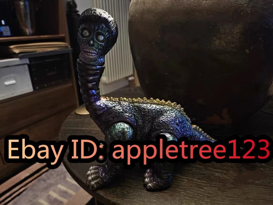 Figura de acción Sofubi Skull Head Butt Kaiju MRD UNIVERSE azul metálico plateado Foto 2 de 4