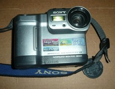 Sony Digital Mavica MVC-FD83 DIGITAL CAMERA 0.9MP - Floppy Disk