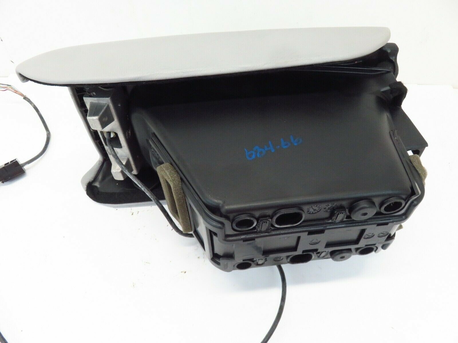 2006 Maserati Quattroporte Center Console Lid w/ Phone Storage Arm Rest M139 OEM