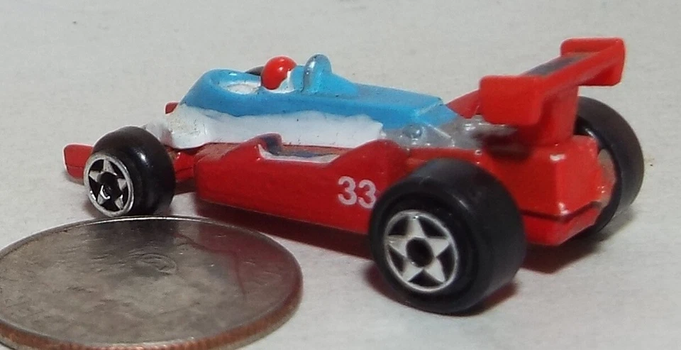 Micro máquina muy pequeña años 80 estilo Indy coche de carreras rojo,/blanco/azul número 33 Foto 3 de 3