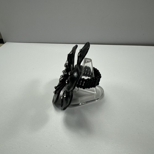 Vintage Ladies' Estate Find Fashion Ring Jewelry HUGE Black Flower Stretch Band - Picture 3 of 6