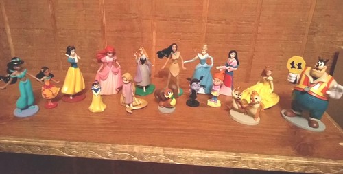 Topper per torte personaggi Disney bianco Pocahontas gelsomino Cenerentola lotto di 16 usati - Foto 1 di 11
